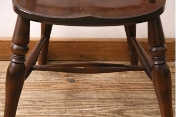 中古　松本民芸家具　背貫のデザインが目を引くB型ワイコムチェア(板座チェア、ワークチェア)(定価約8万8千円)(R-048103)