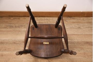 中古　松本民芸家具　背貫のデザインが目を引くB型ワイコムチェア(板座チェア、ワークチェア)(定価約8万8千円)(R-048103)