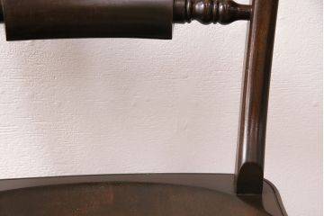 中古　松本民芸家具　背貫のデザインが目を引くB型ワイコムチェア(板座チェア、ワークチェア)(定価約8万8千円)(R-048104)