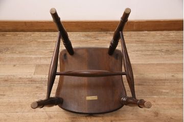 中古　松本民芸家具　背貫のデザインが目を引くB型ワイコムチェア(板座チェア、ワークチェア)(定価約8万8千円)(R-048104)