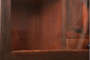 和製アンティーク　ケヤキ材と黒柿材の木肌が味わい深い、小ぶりな重ね茶箪笥(茶棚、飾り棚、収納棚)(R-048106)