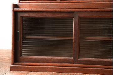 和製アンティーク　ケヤキ材と黒柿材の木肌が味わい深い、小ぶりな重ね茶箪笥(茶棚、飾り棚、収納棚)(R-048106)