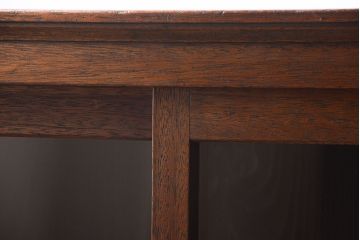 和製アンティーク　シンプルで落ち着いた佇まいが空間に馴染みやすい戸棚(収納棚、キャビネット、飾り棚)(R-048107)