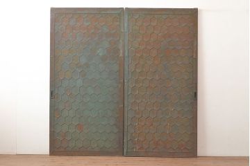 和製アンティーク　激レア!亀甲模様の銅板が付いた珍しいつくりの引き戸2枚セット(建具、蔵戸、ドア、扉)(R-048110)