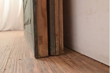 和製アンティーク　激レア!亀甲模様の銅板が付いた珍しいつくりの引き戸2枚セット(建具、蔵戸、ドア、扉)(R-048110)