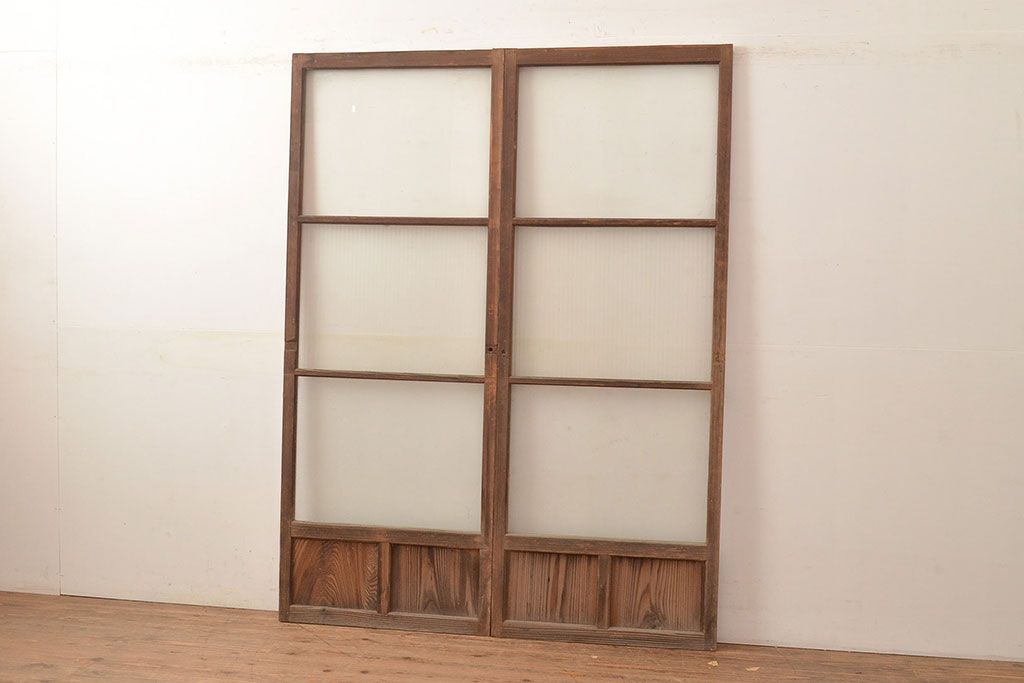 アンティーク建具　昭和中期　モールガラス　様々なガラス使いがお洒落なガラス戸2枚セット　(R-048112)