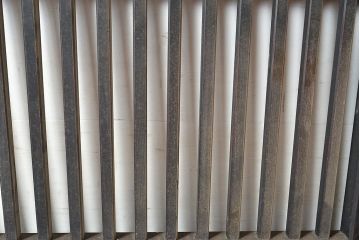 アンティーク建具　明治大正期　和モダンな雰囲気漂う渋く格好良い格子帯戸2枚セット(引き戸、建具)(R-048115)