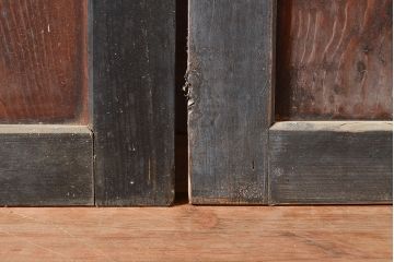 アンティーク建具　明治期　独特な木目と趣のある古い風合いが魅力的な格子帯戸2枚セット(引き戸、建具)(R-048116)