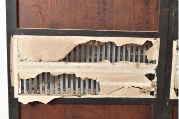 アンティーク建具　明治期　独特な木目と趣のある古い風合いが魅力的な格子帯戸2枚セット(引き戸、建具)(R-048116)