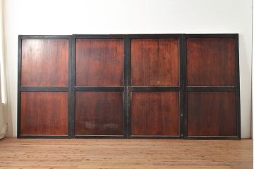 アンティーク建具　明治期　黒塗りの木枠がアクセントの上品な帯戸4枚セット　(R-048117)