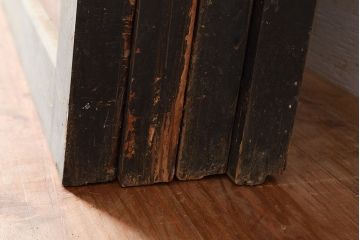 アンティーク建具　明治期　黒塗りの木枠がアクセントの上品な帯戸4枚セット　(R-048117)
