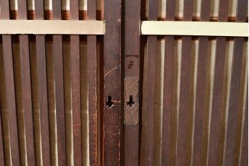和製アンティーク　落ち着いた和の雰囲気漂う裏障子付き格子戸2枚セット(引き戸、建具)(R-048119)