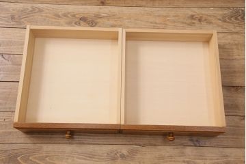 中古美品　三越　Brugge　VE262　優雅なステンドグラスが魅力的なブルージュシリーズのキャビネット(定価約31万円)(食器棚、カップボード、収納棚)(R-048128)