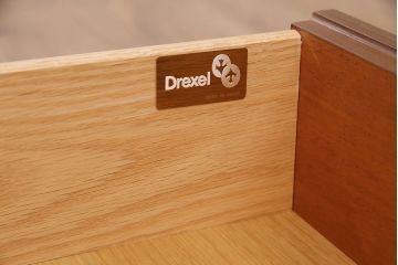 中古　美品　DREXEL HERITAGE(ドレクセルヘリテイジ)のFRANCESCA(フランチェスカ)シリーズ　優美な佇まいのチェスト(引き出し)(定価約84万円)(R-048131)