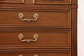 中古　美品　DREXEL HERITAGE(ドレクセルヘリテイジ)のFRANCESCA(フランチェスカ)シリーズ　優美な佇まいのチェスト(引き出し)(定価約84万円)(R-048131)