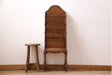 中古　たっぷり収納できるイギリス家具風のマガジンラック(本立て、ブックケース、収納)(R-048132)