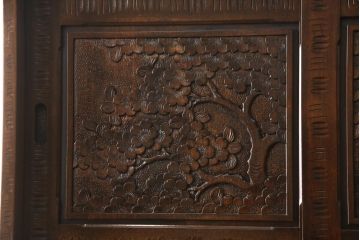 中古　伝統工芸・軽井沢彫り　大坂屋製　満開に咲く桜の彫りが見事な整理タンス(引き出し、チェスト、洋服タンス)(R-048133)