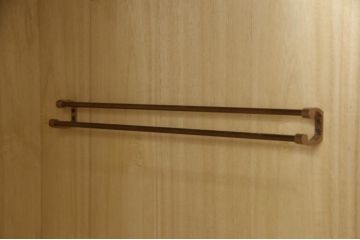 中古　伝統工芸・軽井沢彫り　大坂屋製　満開に咲く桜の彫りが見事なワードローブ(洋服タンス)(R-048139)