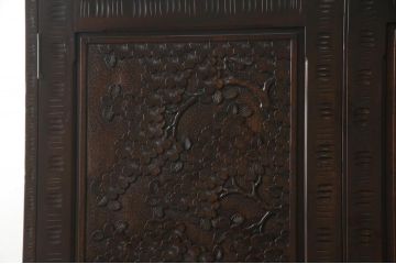中古　伝統工芸・軽井沢彫り　大坂屋製　満開に咲く桜の彫りが見事なワードローブ(洋服タンス)(R-048139)