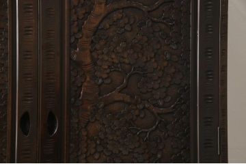 中古　伝統工芸・軽井沢彫り　大坂屋製　満開に咲く桜の彫りが見事なワードローブ(洋服タンス)(R-048139)