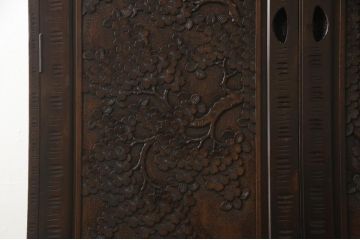 中古　伝統工芸・軽井沢彫り　大坂屋製　満開に咲く桜の彫りが見事なワードローブ(洋服タンス)(R-048139)