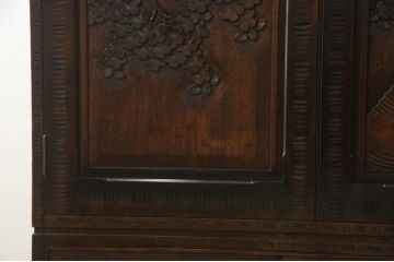 中古　伝統工芸・軽井沢彫り　大坂屋製　満開に咲く桜の彫りが見事なワードローブ(洋服タンス)(R-048139)