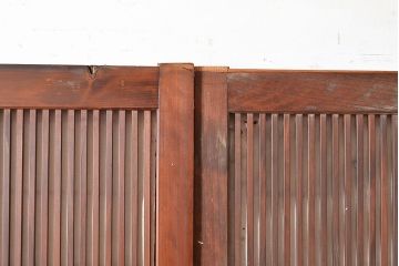アンティーク建具　腰板ケヤキ材　整然と並ぶ縦桟が和の風情漂う裏障子付き格子戸2枚セット(引き戸、建具)(R-048140)