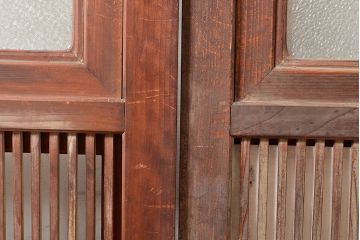 アンティーク建具　腰板ケヤキ材　整然と並ぶ縦桟が和の風情漂う裏障子付き格子戸2枚セット(引き戸、建具)(R-048140)