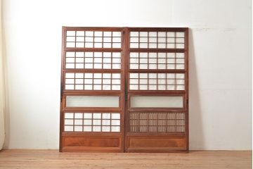 アンティーク建具　腰板ケヤキ材　整然と並ぶ縦桟が和の風情漂う裏障子付き格子戸2枚セット(引き戸、建具)(R-048140)