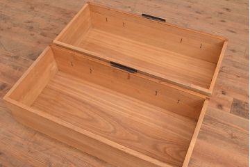和製アンティーク　総桐材　立派な金具が目を引く上手物の重ね箪笥(衣装箪笥、時代箪笥、収納箪笥、和タンス)(R-048148)