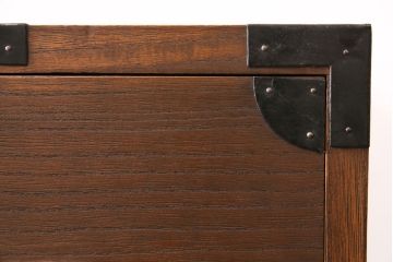 和製アンティーク　総桐材　黒々とした金具が貫禄のある新潟県産の重ね箪笥(時代箪笥、衣装箪笥、古箪笥、桐箪笥、桐たんす)(R-048154)