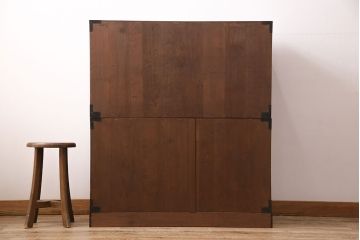 和製アンティーク　総桐材　黒々とした金具が貫禄のある新潟県産の重ね箪笥(時代箪笥、衣装箪笥、古箪笥、桐箪笥、桐たんす)(R-048154)