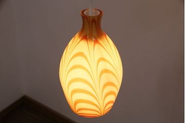 昭和レトロ　マーブル模様のガラスがお洒落な天井照明(かきあげ電傘、ペンダントライト、吊り下げ照明)(R-048161)