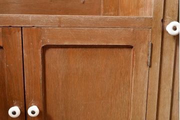 昭和レトロ　ナラ材　玄関に置くだけ!フックや戸棚が付いた珍しいデザインの傘立て(下駄箱、カサ立て、コートハンガー、帽子掛け)(R-048183)