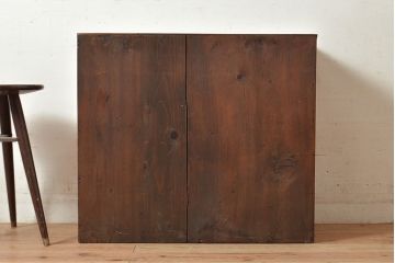 和製アンティーク　前面ケヤキ材　年月を重ねた木の味わいが楽しめる明治期の古い戸棚(収納棚)(R-048185)