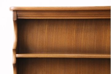ヴィンテージ　ERCOL(アーコール)　Old Colonial(オールドコロニアル)　イギリスより買い付けました!洗練された気品が漂うカップボード(本棚、ブックシェルフ、食器棚、ビンテージ)(R-048193)