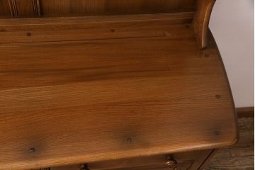 ヴィンテージ　ERCOL(アーコール)　Old Colonial(オールドコロニアル)　イギリスより買い付けました!洗練された気品が漂うカップボード(本棚、ブックシェルフ、食器棚、ビンテージ)(R-048193)
