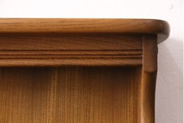 ヴィンテージ　ERCOL(アーコール)　Old Colonial(オールドコロニアル)　イギリスより買い付けました!洗練された気品が漂うカップボード(本棚、ブックシェルフ、食器棚、ビンテージ)(R-048193)