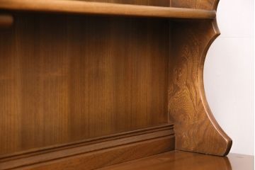 ヴィンテージ　ERCOL(アーコール)　Old Colonial(オールドコロニアル)　イギリスより買い付けました!洗練された気品が漂うカップボード(本棚、ブックシェルフ、食器棚、ビンテージ)(R-048193)
