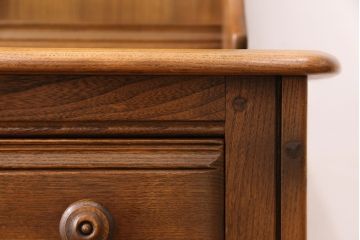 ヴィンテージ　ERCOL(アーコール)　Old Colonial(オールドコロニアル)　イギリスより買い付けました!洗練された気品が漂うカップボード(本棚、ブックシェルフ、食器棚、ビンテージ)(R-048193)