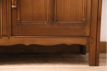 ヴィンテージ　ERCOL(アーコール)　Old Colonial(オールドコロニアル)　イギリスより買い付けました!洗練された気品が漂うカップボード(本棚、ブックシェルフ、食器棚、ビンテージ)(R-048193)