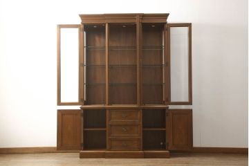 中古　DREXEL HERITAGE(ドレクセルヘリテイジ)　FRANCESCA(フランチェスカ)シリーズ　China(チャイナ)　照明付き!気品溢れる佇まいが魅力のキャビネット(ガラスケース、食器棚、飾り棚、収納棚)(定価約138万円)(R-048195)
