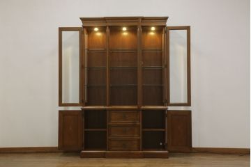 中古　DREXEL HERITAGE(ドレクセルヘリテイジ)　FRANCESCA(フランチェスカ)シリーズ　China(チャイナ)　照明付き!気品溢れる佇まいが魅力のキャビネット(ガラスケース、食器棚、飾り棚、収納棚)(定価約138万円)(R-048195)