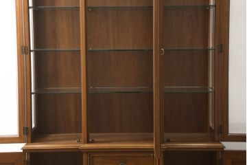 中古　DREXEL HERITAGE(ドレクセルヘリテイジ)　FRANCESCA(フランチェスカ)シリーズ　China(チャイナ)　照明付き!気品溢れる佇まいが魅力のキャビネット(ガラスケース、食器棚、飾り棚、収納棚)(定価約138万円)(R-048195)