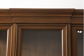 中古　DREXEL HERITAGE(ドレクセルヘリテイジ)　FRANCESCA(フランチェスカ)シリーズ　China(チャイナ)　照明付き!気品溢れる佇まいが魅力のキャビネット(ガラスケース、食器棚、飾り棚、収納棚)(定価約138万円)(R-048195)