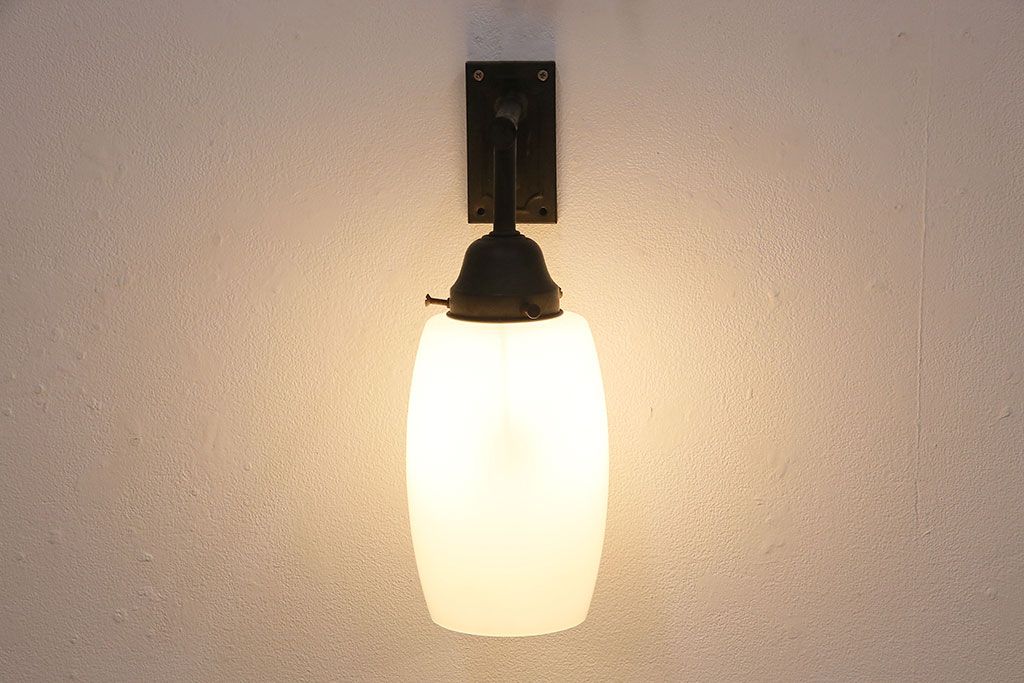 アンティーク照明　柔らかな光でリラックスできる空間を!花の透かしがアクセントのウォールランプ(壁掛け照明、壁付け照明)(R-048196)