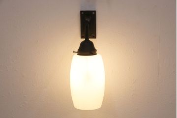 アンティーク照明　柔らかな光でリラックスできる空間を!花の透かしがアクセントのウォールランプ(壁掛け照明、壁付け照明)(R-048196)