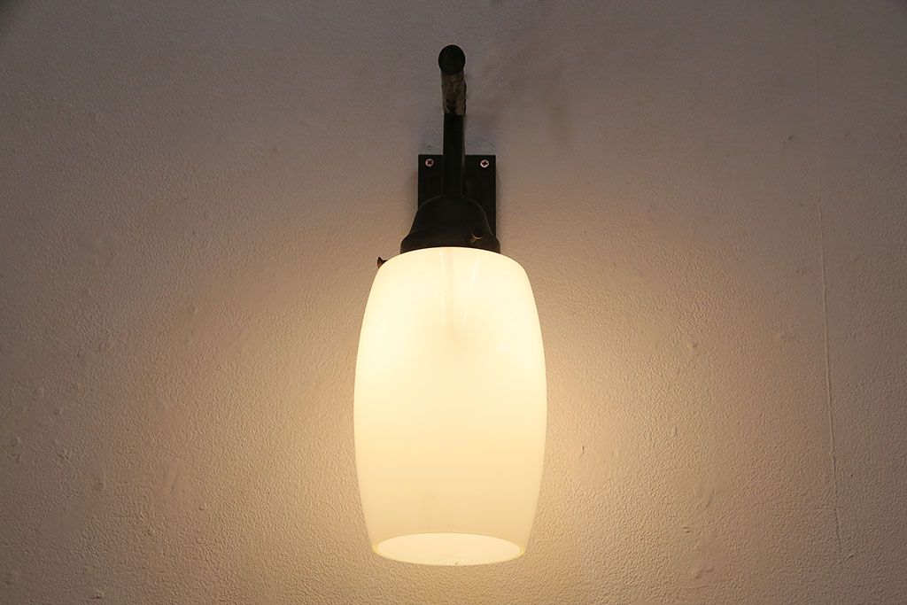 アンティーク照明　柔らかな光でリラックスできる空間を!花の透かしがアクセントのウォールランプ(壁掛け照明、壁付け照明)(R-048196)