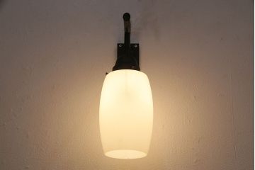 アンティーク照明　柔らかな光でリラックスできる空間を!花の透かしがアクセントのウォールランプ(壁掛け照明、壁付け照明)(R-048196)