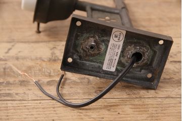 アンティーク照明　柔らかな光でリラックスできる空間を!花の透かしがアクセントのウォールランプ(壁掛け照明、壁付け照明)(R-048196)